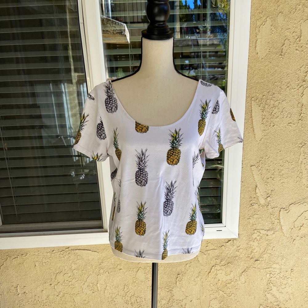 Forever 21+ Pineapple Top 🍍